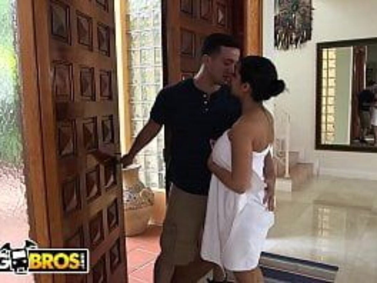 Morena baixinha gostosa fodendo com seu primo acabou no xvideos